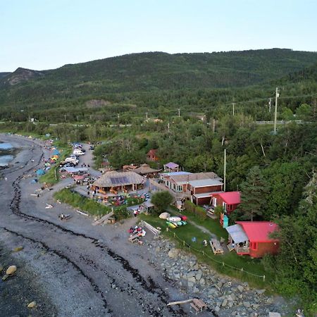 Auberge Festive Sea Shack Sainte Anne des Monts Екстер'єр фото