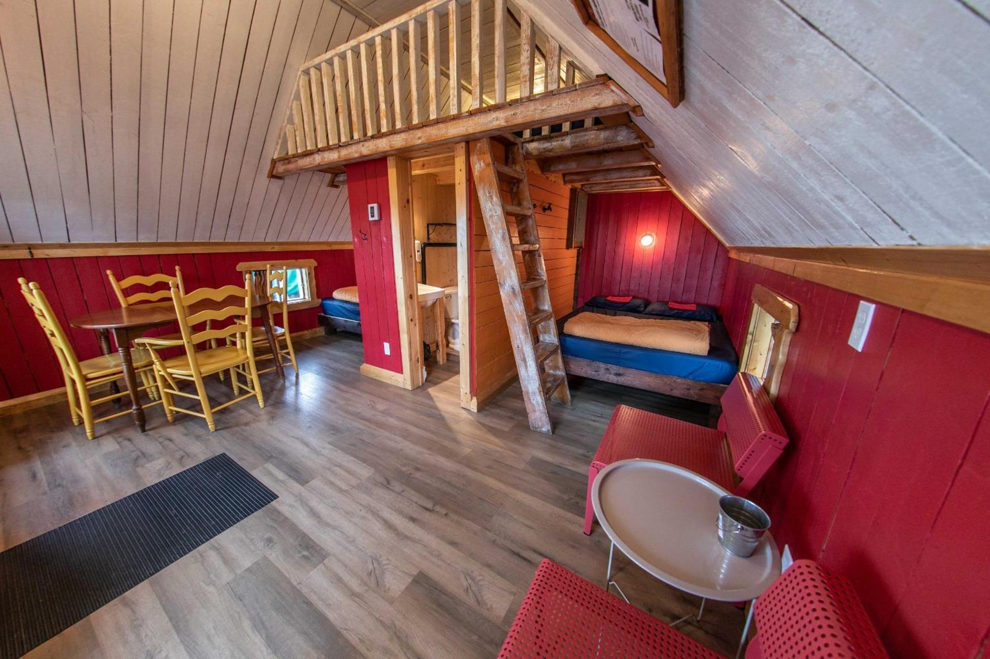 Auberge Festive Sea Shack Sainte Anne des Monts Екстер'єр фото