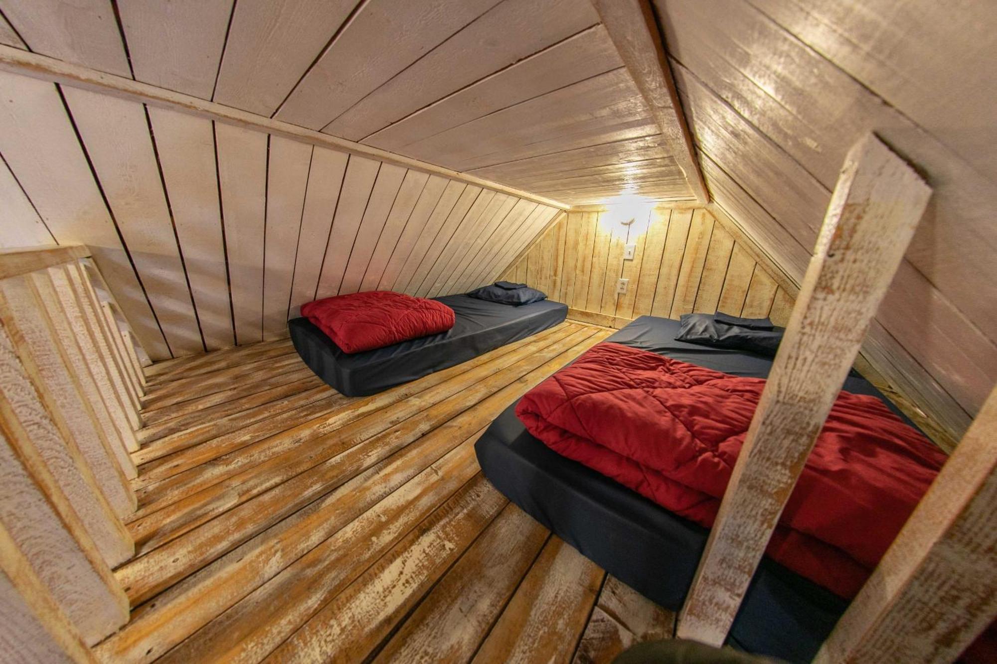 Auberge Festive Sea Shack Sainte Anne des Monts Екстер'єр фото