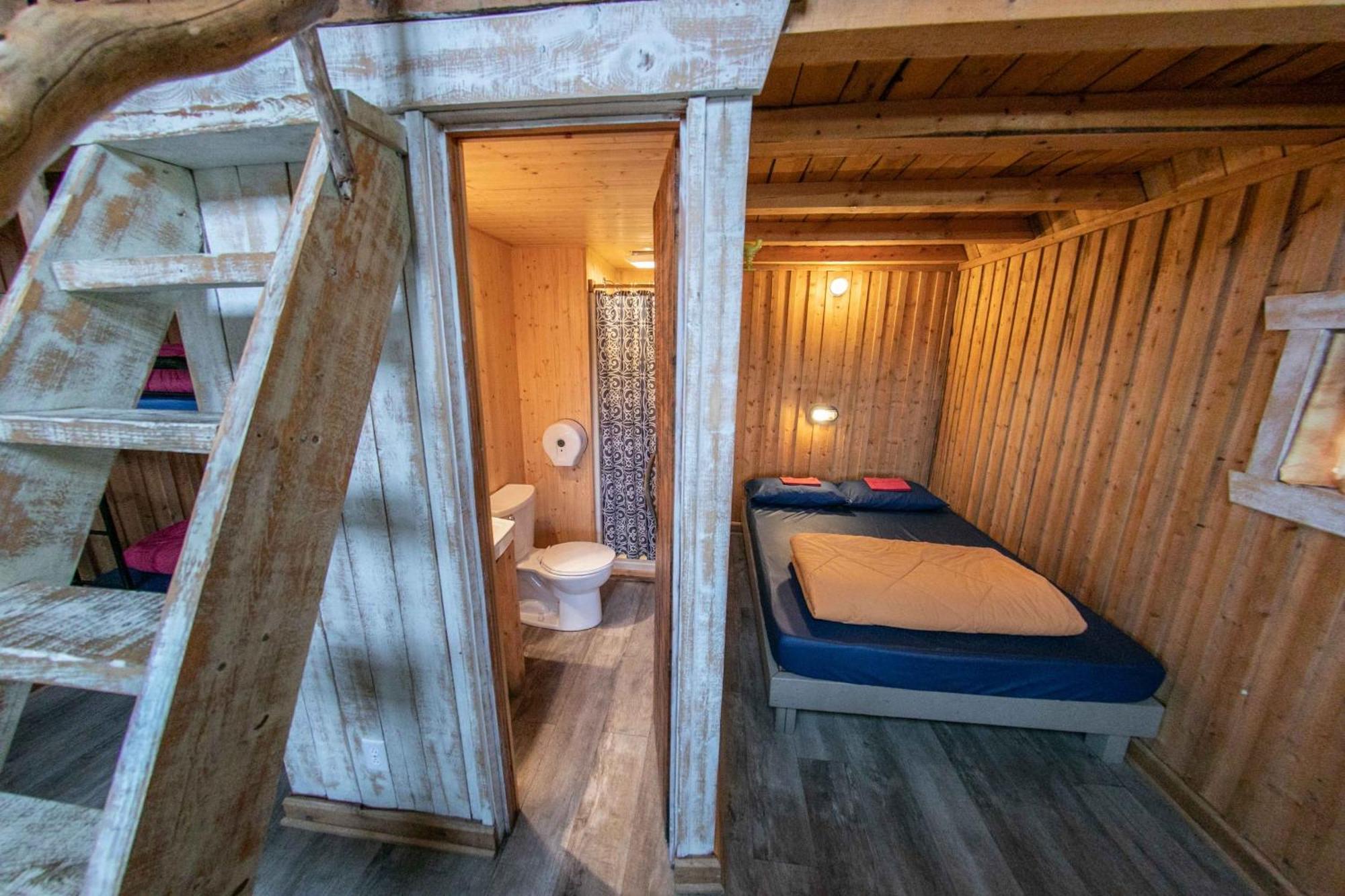 Auberge Festive Sea Shack Sainte Anne des Monts Екстер'єр фото