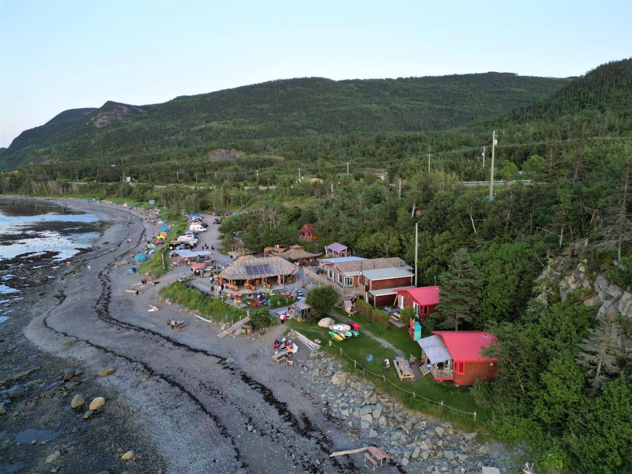 Auberge Festive Sea Shack Sainte Anne des Monts Екстер'єр фото