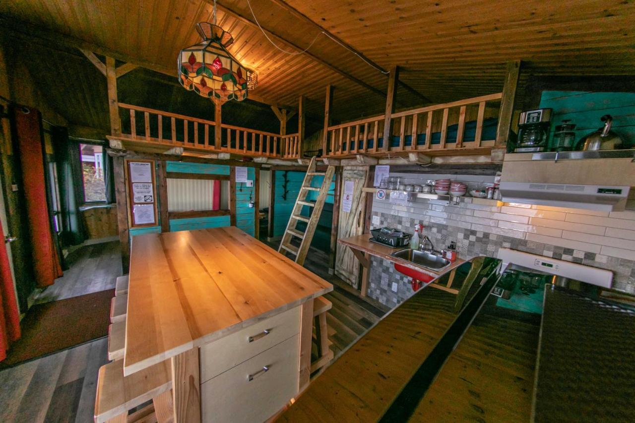 Auberge Festive Sea Shack Sainte Anne des Monts Екстер'єр фото