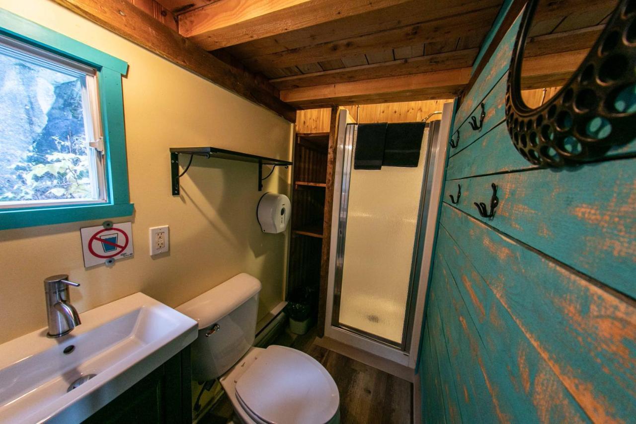 Auberge Festive Sea Shack Sainte Anne des Monts Екстер'єр фото
