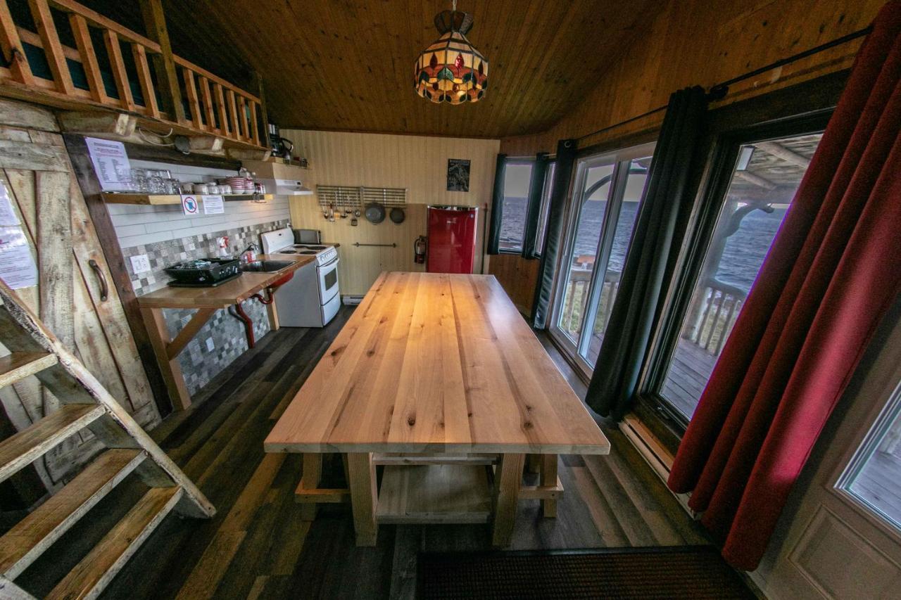 Auberge Festive Sea Shack Sainte Anne des Monts Екстер'єр фото