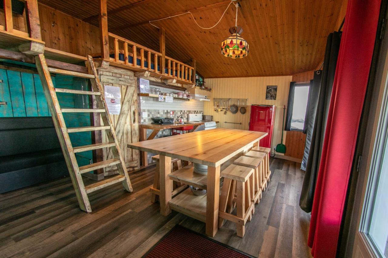 Auberge Festive Sea Shack Sainte Anne des Monts Екстер'єр фото