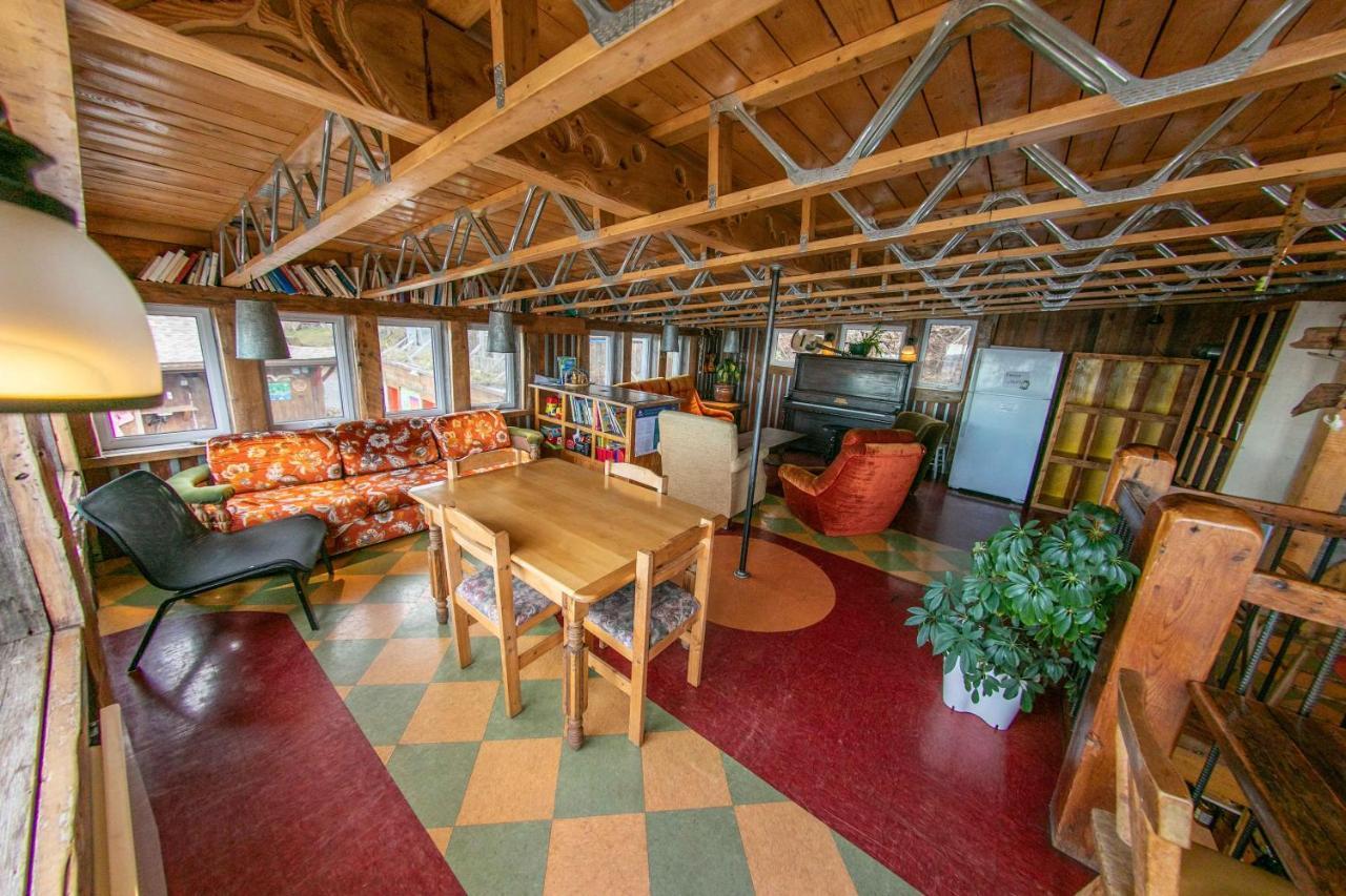 Auberge Festive Sea Shack Sainte Anne des Monts Екстер'єр фото