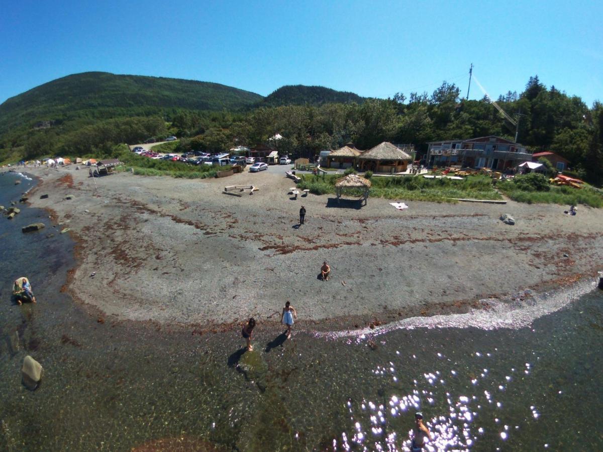 Auberge Festive Sea Shack Sainte Anne des Monts Екстер'єр фото